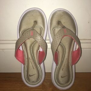 super comfortable nike flipflops